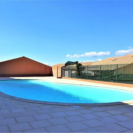 T3 Avec Piscine Collective à 900 M De La 5lhsp138 *